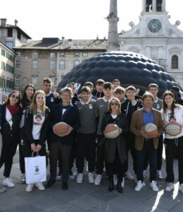 ApuXEurizon: inaugurato l’evento dedicato ai giovani del territorio per promuovere la pallacanestro e il fair play in piazza San Giacomo a Udine